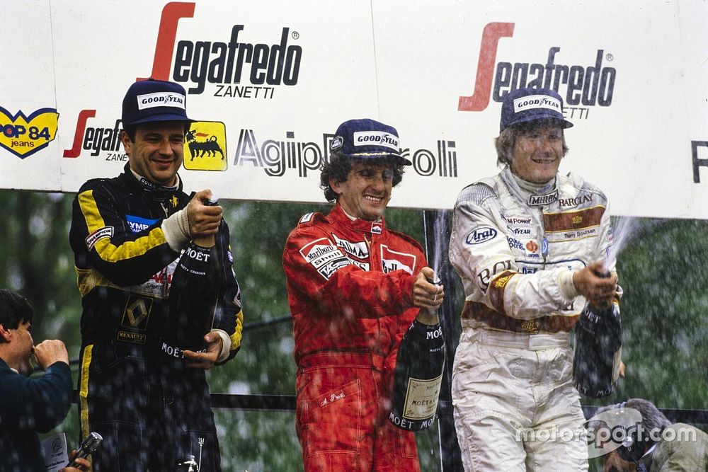 Podio: Segundo lugar Elio De Angelis, Lotus, ganador de la carrera Alain Prost, McLaren, tercer lugar Thierry Boutsen, Arrows