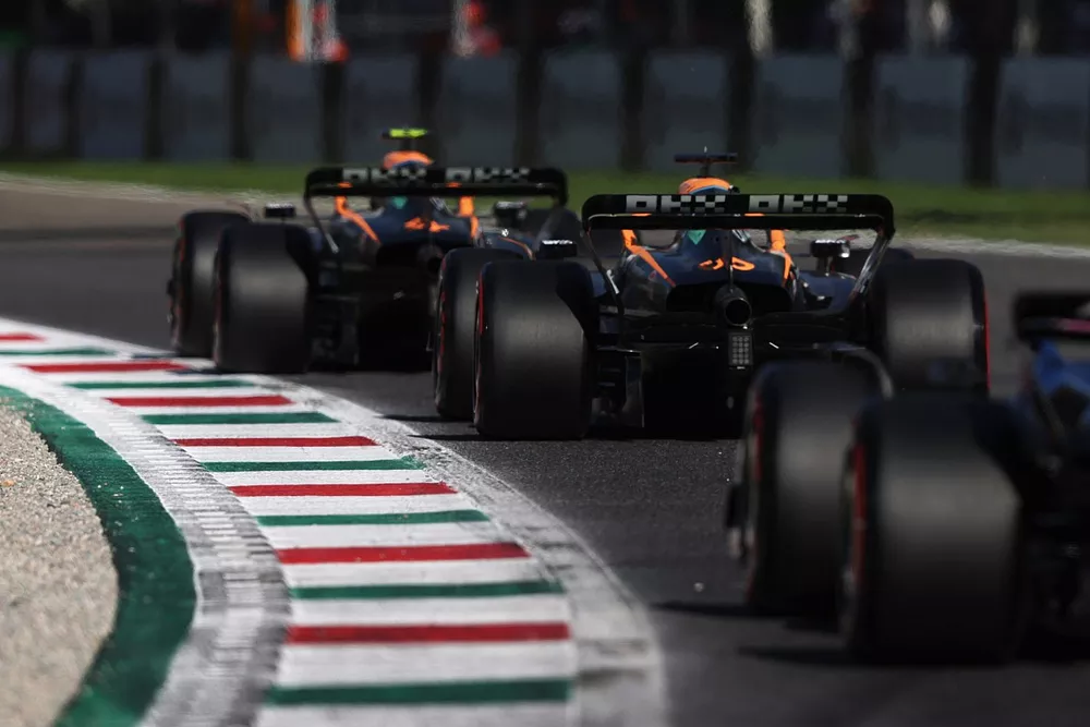 Lando Norris, McLaren MCL36, Daniel Ricciardo, McLaren MCL36