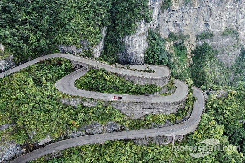 Romain Dumas, con el Volkswagen ID. R en el r&eacute;cord de la monta&ntilde;a Tianmen