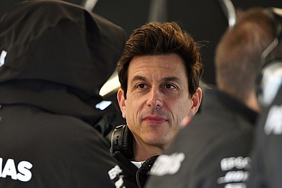 Wolff: “Iedereen kan dit jaar een gooi doen naar de titel”