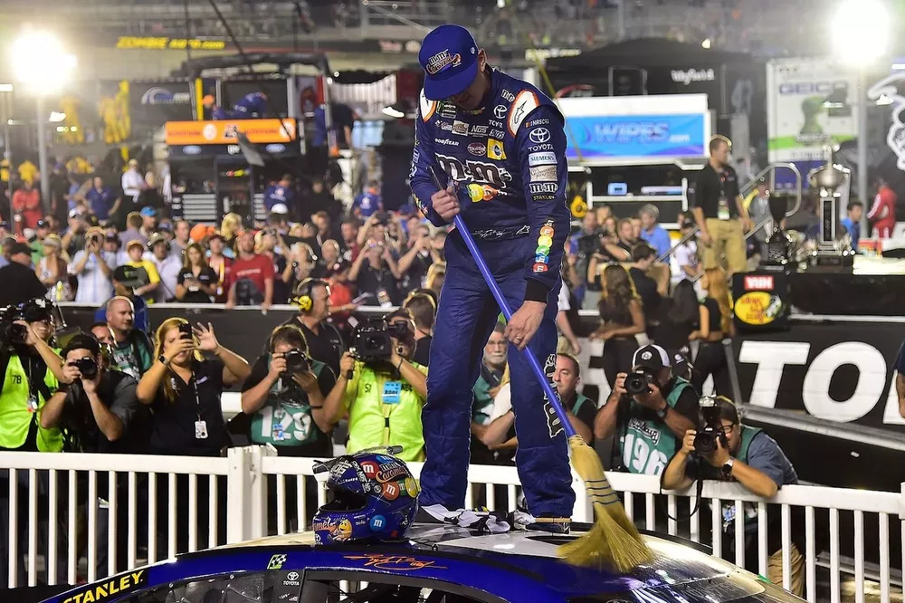 nascar-cup-bristol-ii-2017-race-winner-kyle-busch-joe-gibbs-racing-toyota