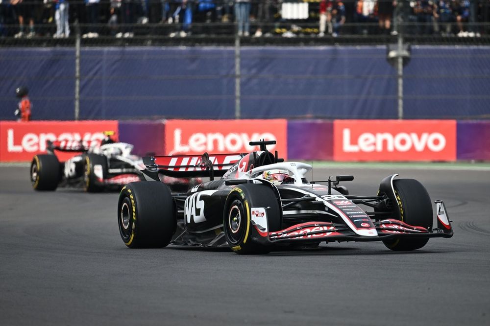 Kevin Magnussen, Haas VF-24, Nico Hulkenberg, Haas VF-24