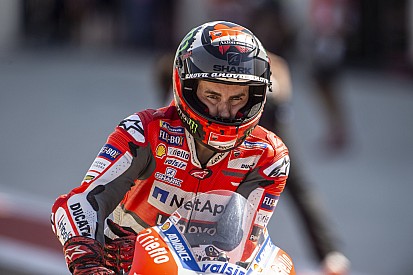 Lorenzo: "Il piede è ancora gonfio, non so se riuscirò a mettere lo stivale"