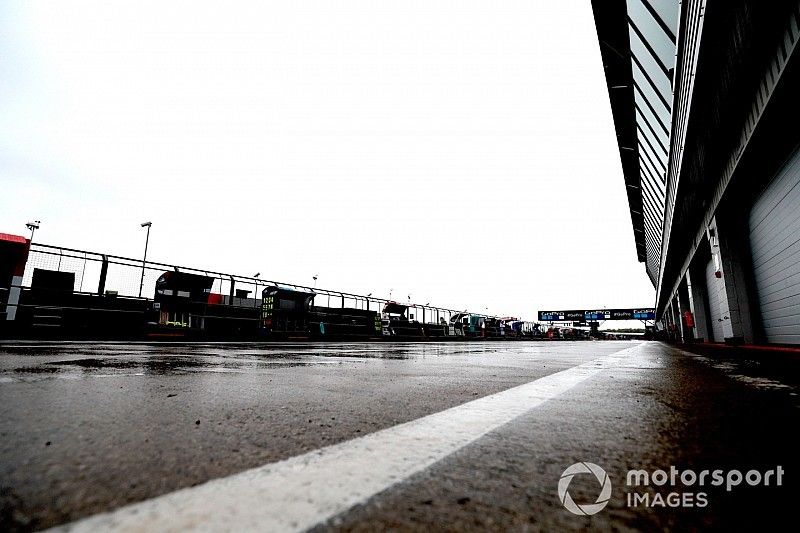 Wet track