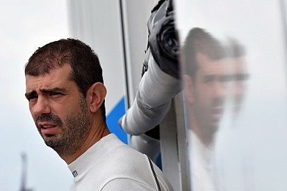 Vídeo: Borković se lía a puñetazos con los mecánicos de Mikel Azcona