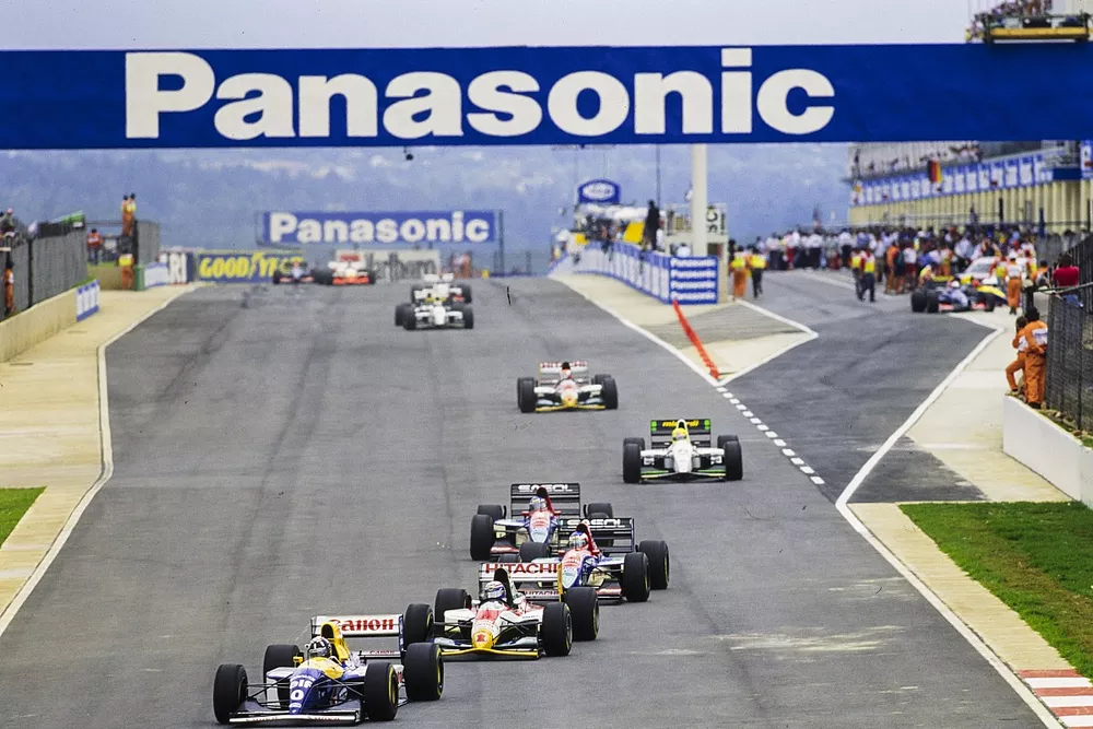 Damon Hill, Williams FW15C, leads Alessandro Zanardi, Lotus 107B, Rubens Barrichello, Jordan 193, and Ivan Capelli, Jordan 193