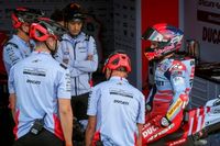 Bagnaia pide "sanciones contundentes" y M&aacute;rquez cree que buscar rueda "es parte del show"