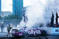 NASCAR Cup Chicago: Alex Bowman se impone en una alocada carrera contrarreloj