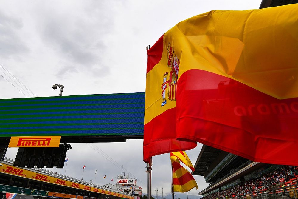 The Spanish flag flies over the grid