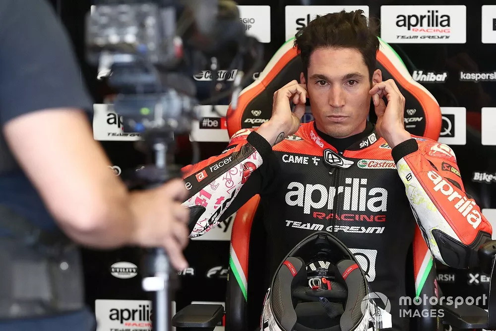 Aleix Espargaro, Aprilia Racing Team Gresini, dans son garage