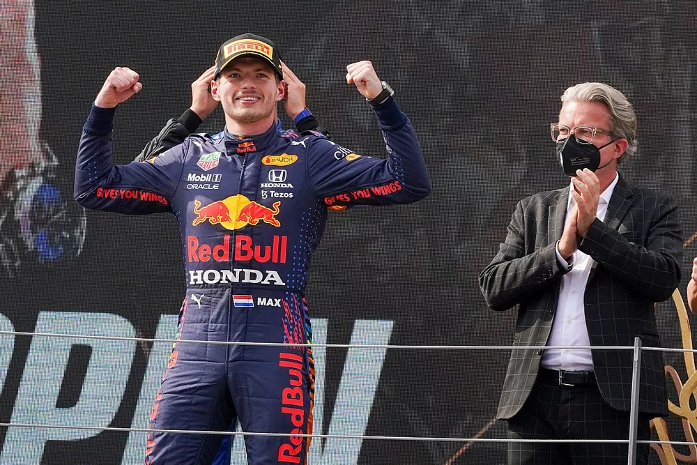 Podio: ganador Max Verstappen, Red Bull Racing 