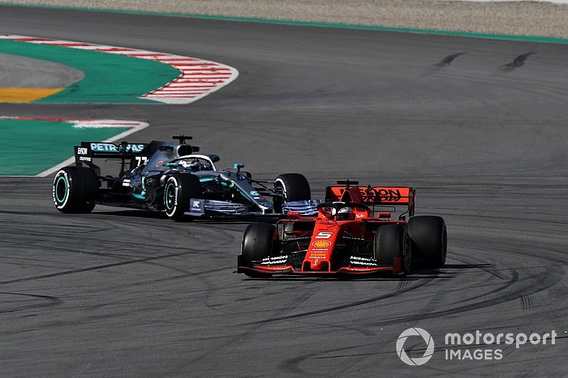 Hamilton: Mercedes no debe ir
