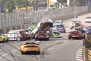 VÍDEO: 'Big One' interrompe corrida de Turismo em Macau