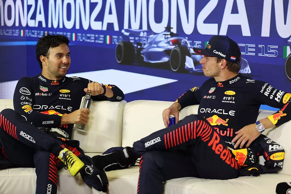 Sergio P&eacute;rez, Red Bull Racing, 2&ordf; posici&oacute;n, Max Verstappen, Red Bull Racing, 1&ordf; posici&oacute;n, en la rueda de prensa