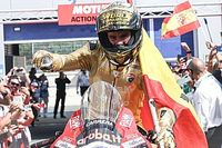 Galer&iacute;a: el casco y mono dorado del Bautista bicampe&oacute;n del WSBK