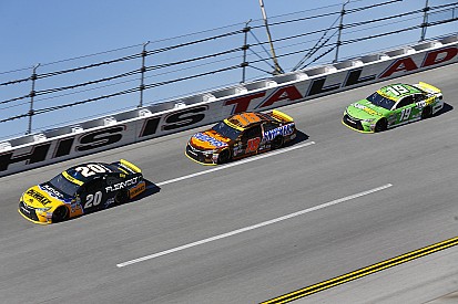 Hamlin: JGR would be "dumbest group in history" if they raced in pack