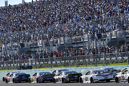 El presidente de NASCAR, Steve Phelps, promete que mejorarán