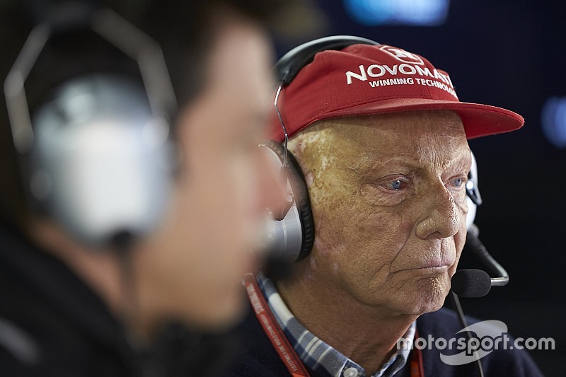 Lauda abandona el hospital luego del trasplante de pulmón