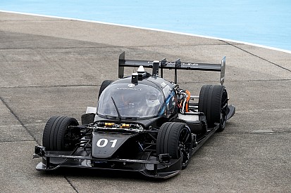 Roborace cumpre trajeto em Goodwood