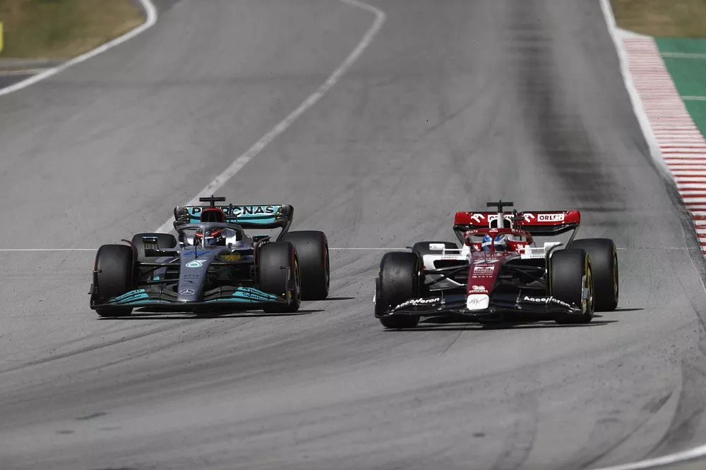 George Russell, Mercedes W13, battles with Valtteri Bottas, Alfa Romeo C42