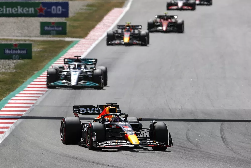 Max Verstappen, Red Bull Racing RB18, George Russell, Mercedes W13, Sergio Perez, Red Bull Racing RB18