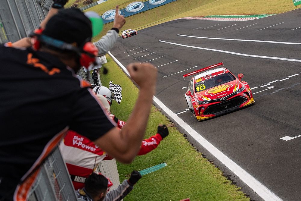 Ricardo Zonta vence corrida 1 da Stock Car no Velocitta