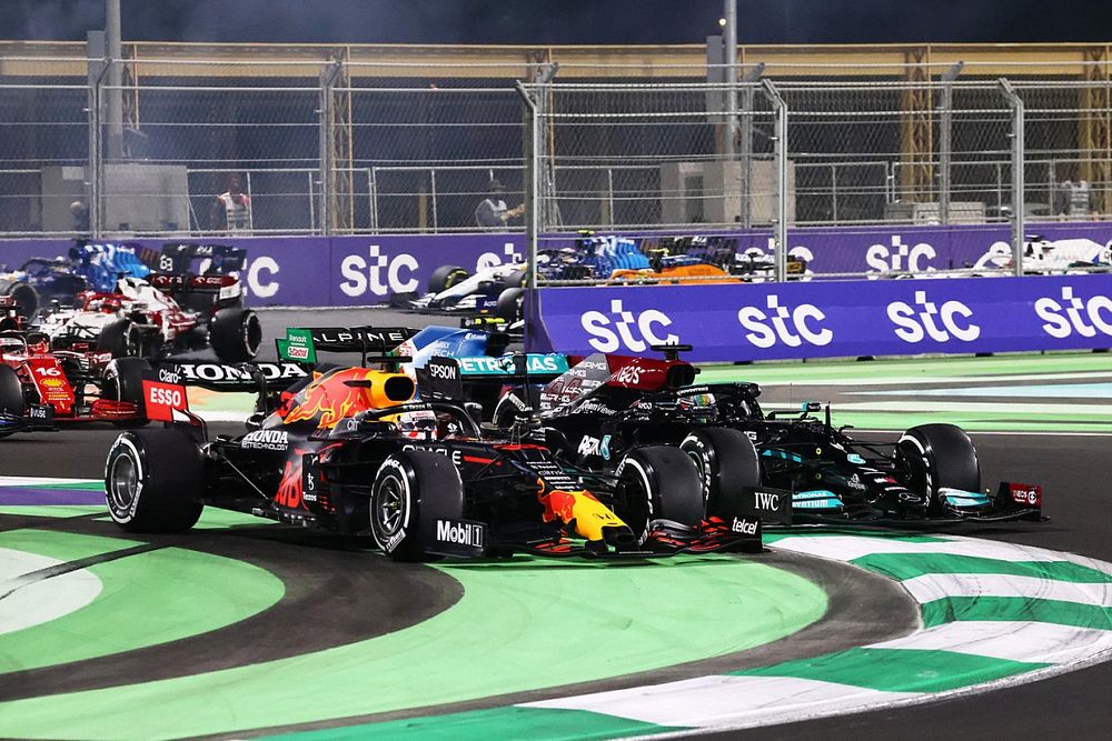 Max Verstappen, Red Bull Racing RB16B, Lewis Hamilton, Mercedes W12