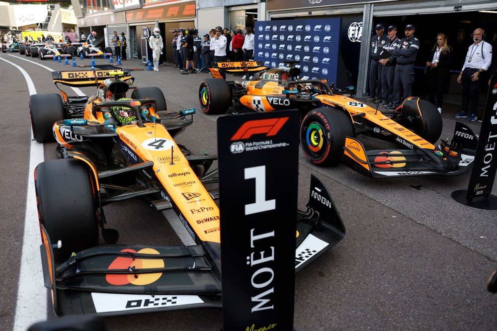 Lando Norris, McLaren, Oscar Piastri, McLaren