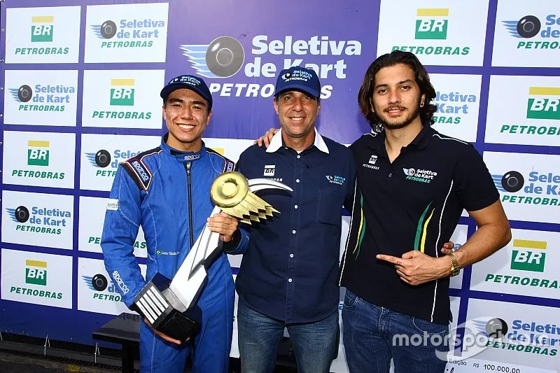 Binho Carcasci (centro) com os campe&otilde;es Lucas Okada e Jo&atilde;o Rosate 
