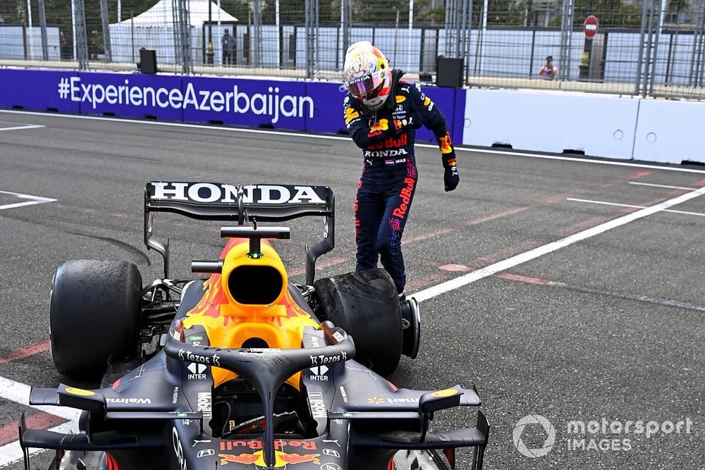 フェルスタッペン、勝利目前でまさかのタイヤトラブル「ピレリはデブリ