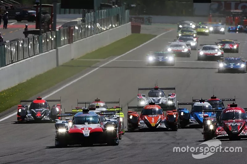 #8 Toyota Gazoo Racing Toyota TS050: S&eacute;bastien Buemi, Kazuki Nakajima, Fernando Alonso, leads at the start