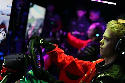 Simracer Schothorst maakt Formule Renault-debuut in Hongarije