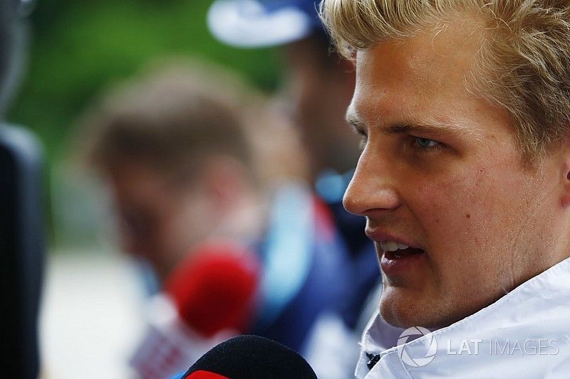 Marcus Ericsson, Sauber, speaks to the media