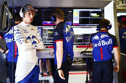 Brendon Hartley passa i controlli medici dopo l'incidente con Stroll