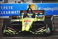 Bourdais roba la victoria despu&eacute;s de un choque de Wickens y Rossi