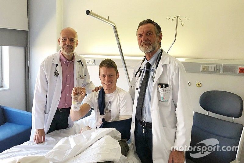 Tito Rabat con los doctores Mir y Charte en el Hospital Universitari Quiron Dexeus de Barcelona