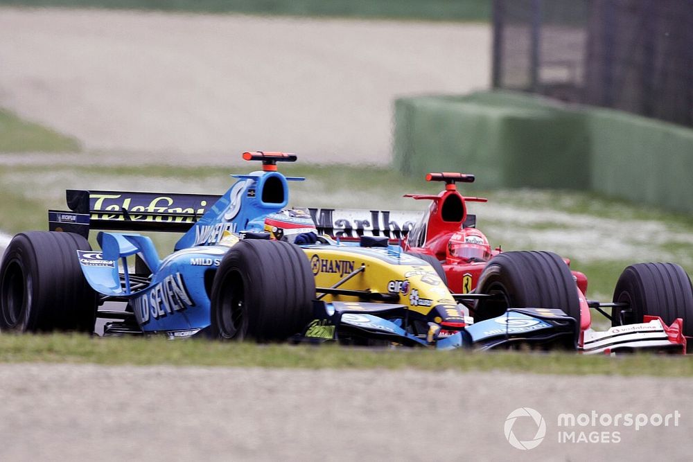 Fernando Alonso, Renault R25, leads Michael Schumacher, Ferrari F2005