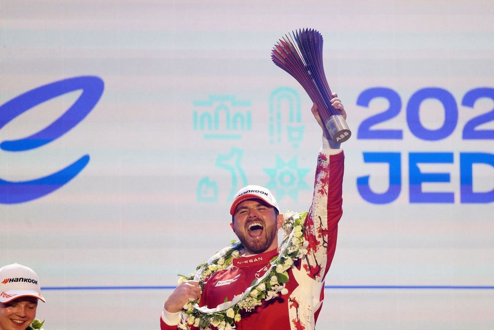 El ganador Oliver Rowland, Nissan Formula E Team