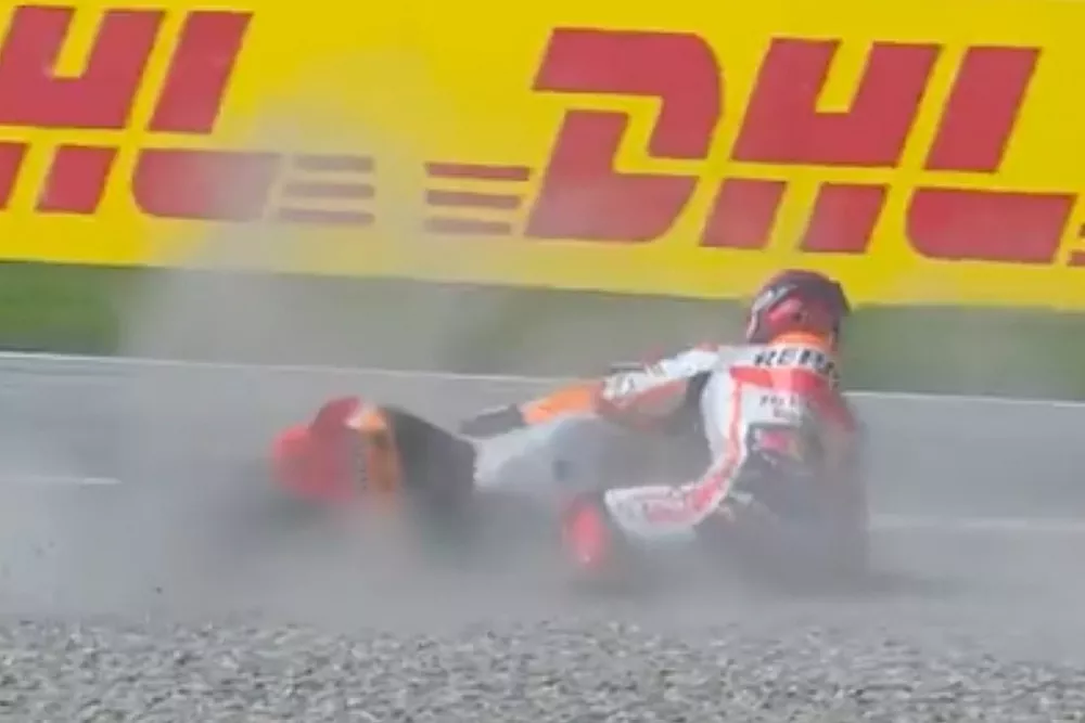 Vídeo: caída de Marc Márquez en el inicio del GP de Austria 2023