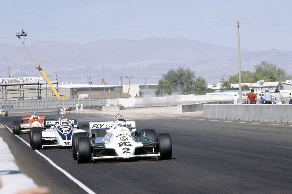 Carlos Reutemann, Williams FW07C-Ford Cosworth lidera a Nelson Piquet, Brabham BT49C-Ford Cosworth y Mario Andretti, Alfa Romeo 179C