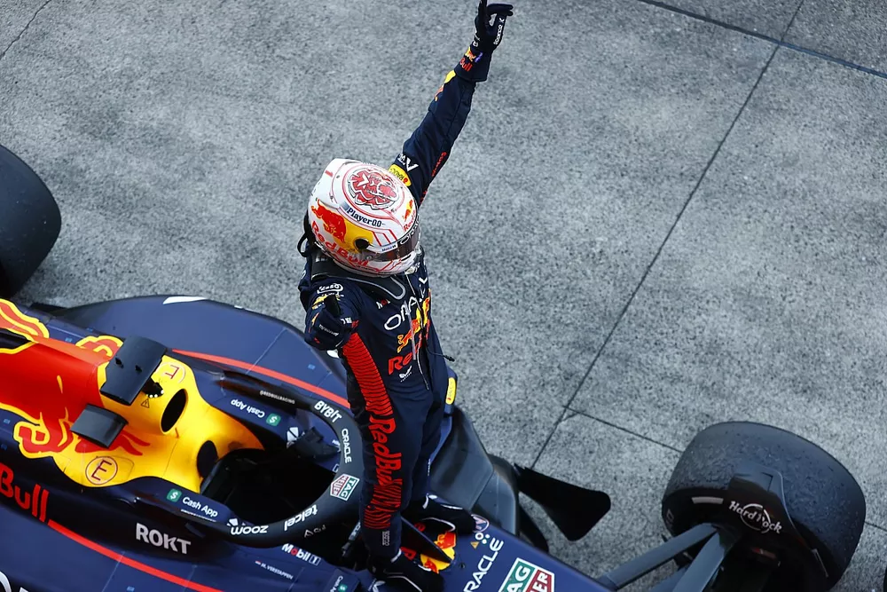 Max Verstappen, Red Bull Racing, vainqueur, dans le parc ferm&eacute;