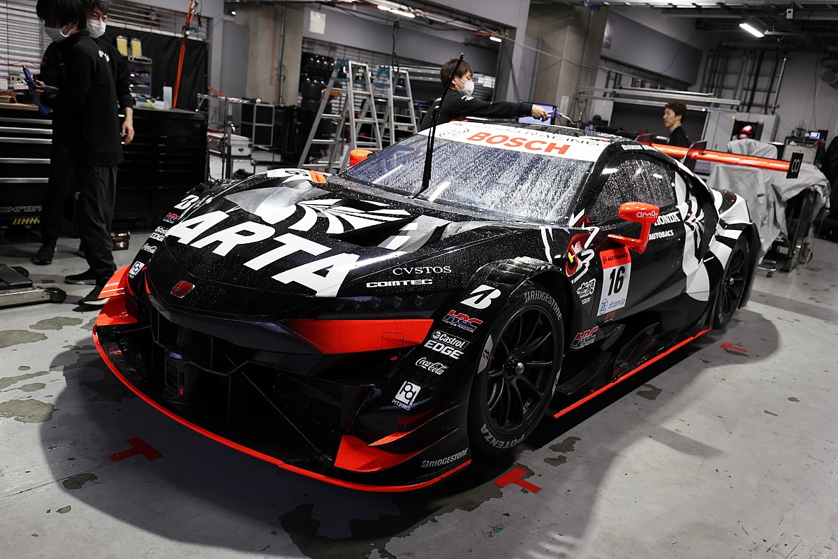 ギャラリー】ついにベールを脱いだ“昼と夜”、2台のARTA。雨の中マシン