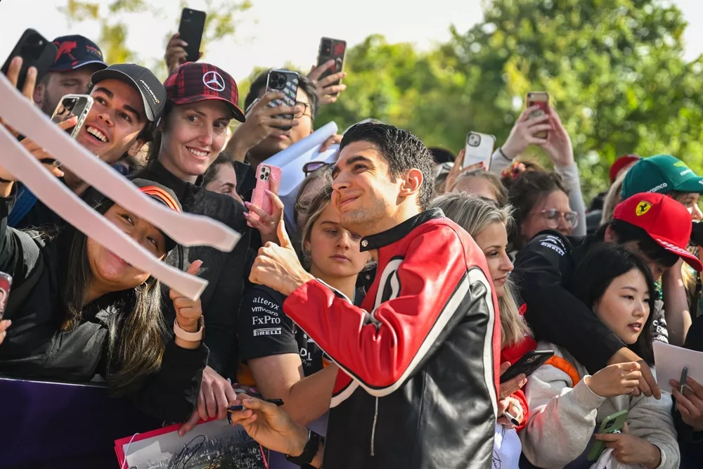 Esteban Ocon, Alpine F1 Team with fans on the Melbourne Walk 