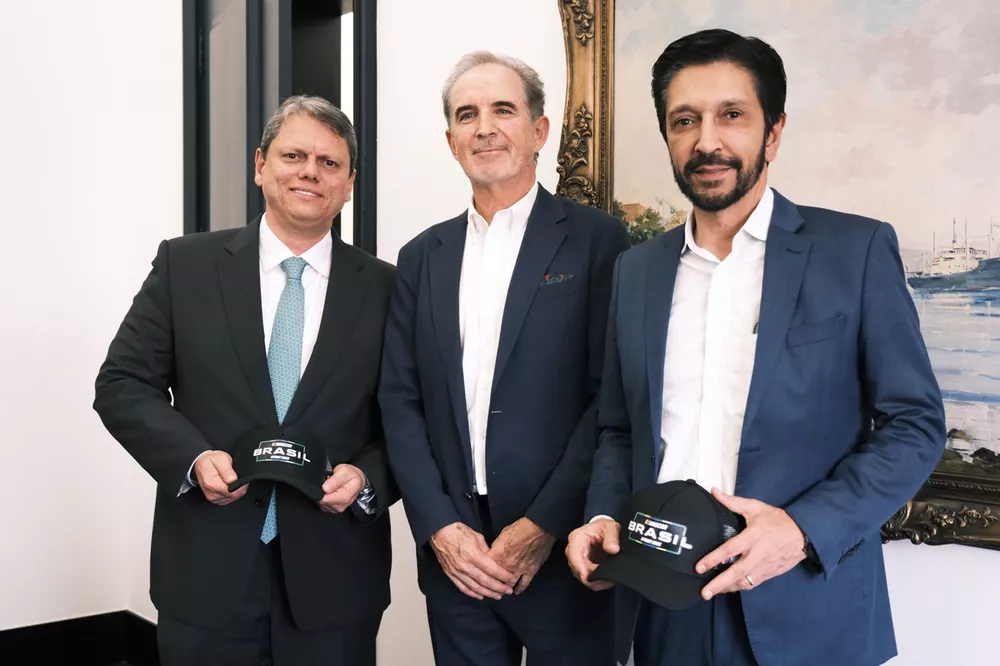 Tarc&iacute;sio de Freitas, governador de S&atilde;o Paulo, Tom Dannemiller, representante da NASCAR no Brasil, Ricardo Nunes, prefeito de S&atilde;o Paulo 