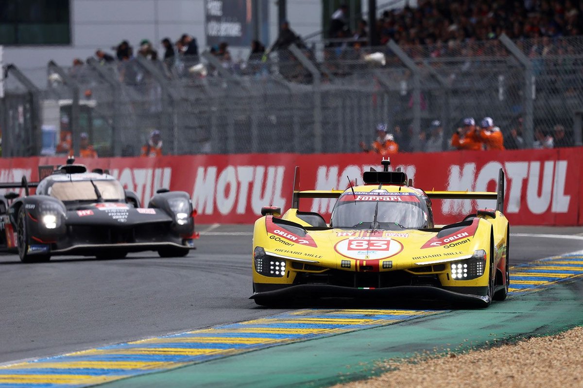 フェラーリカスタマーの83号車が首位。トヨタ8号車が3番手……夜と共に雨