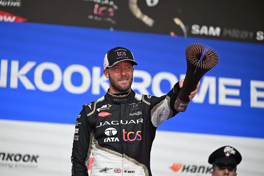 Sam Bird, Jaguar Racing, 3rd position, on the podium