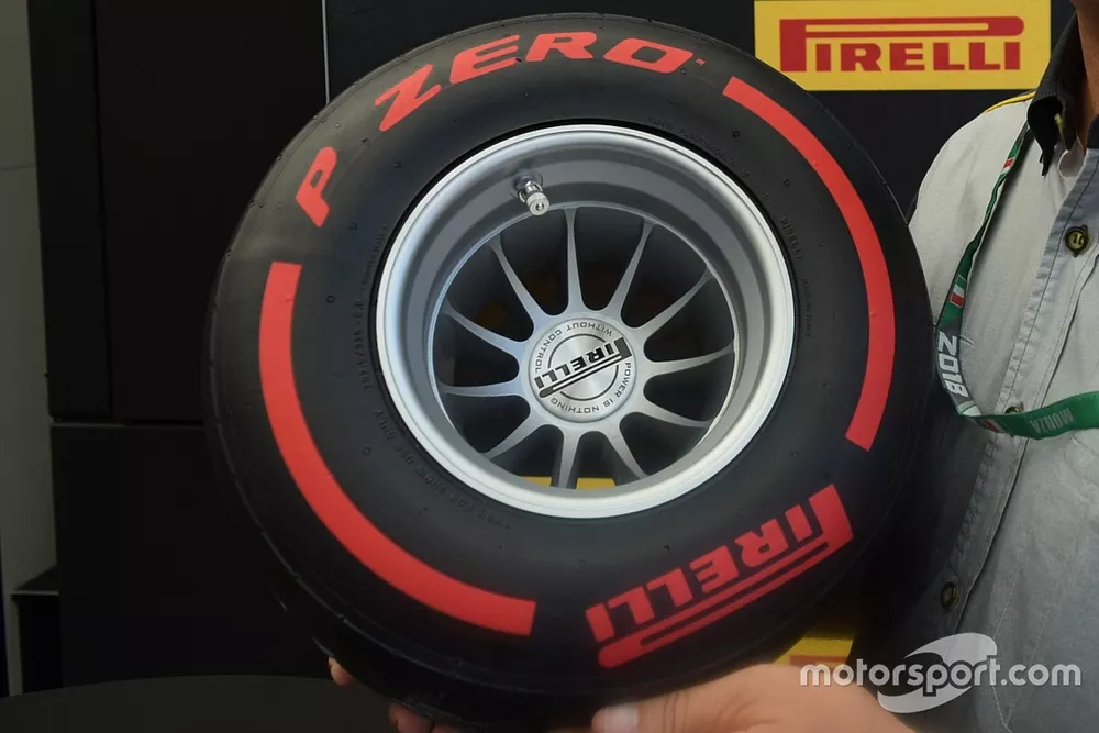 Massimo Donatellis responsable del modelado de Pirelli Motosport. 