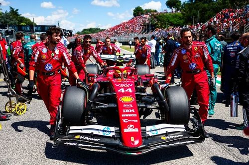 F1 - Hamilton sobre Ferrari: "Há ideias que eu gostaria de aplicar e pessoas têm relutado"