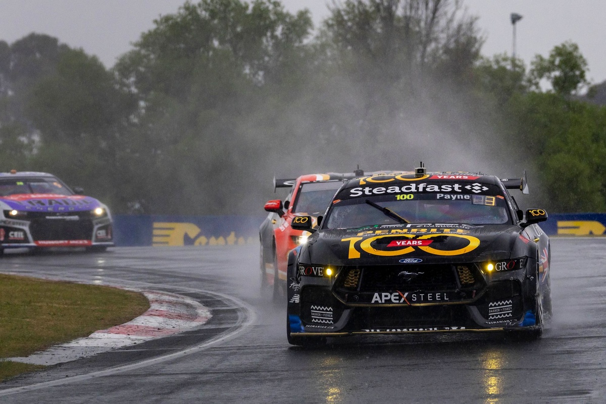 Supercars Bathurst 1000: Payne, Tander and Ford win mixed weather race