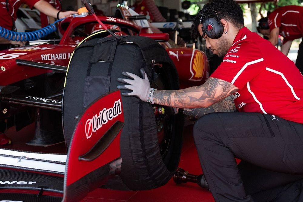 Test Pirelli con el Ferrari SF-25 Fiorano